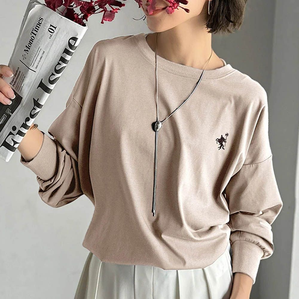 休閒背扣logo刺繡寬版長袖上衣-淺卡其