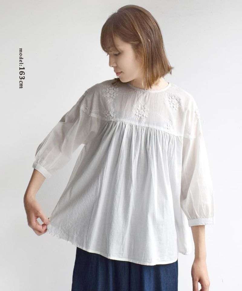 日本 zootie - 精美花朵立體刺繡五分袖上衣-深海藍