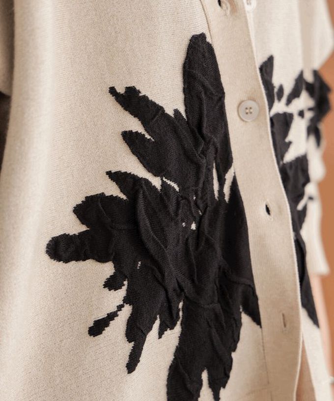 日本 Bab - 唯美花卉寬鬆感針織開襟外套-杏黑