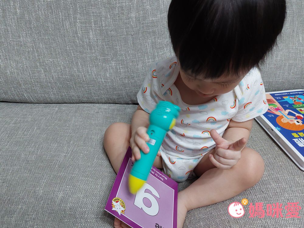 臺灣麥克 - 字母學習啟蒙首部曲-(點讀版)-Rhyming around the Alphabet-14×16.5cm/平裝/彩色/24小書+26張字卡+點讀筆