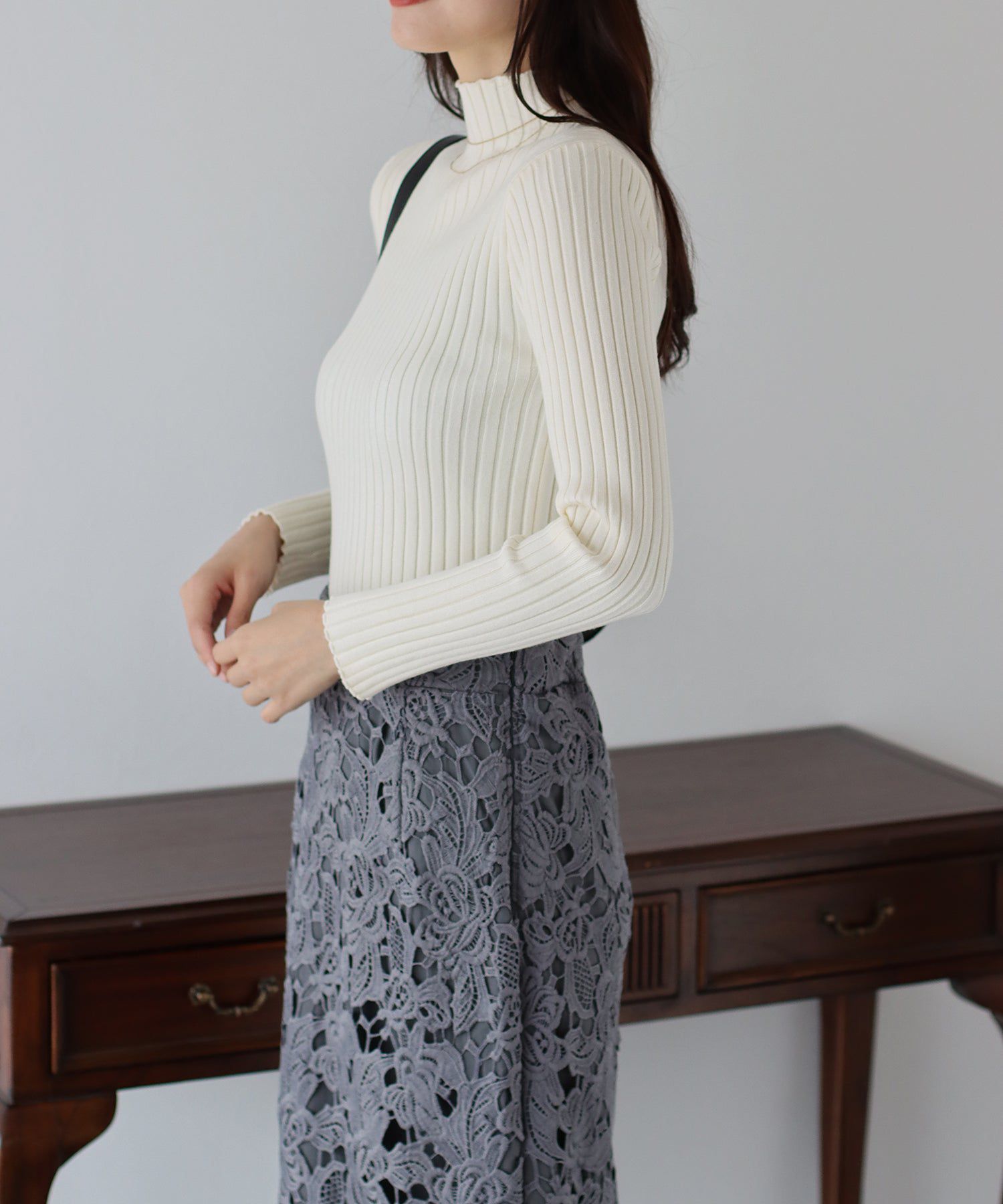 日本 BLUE EAST - 彈性百搭羅紋長袖上衣-黑