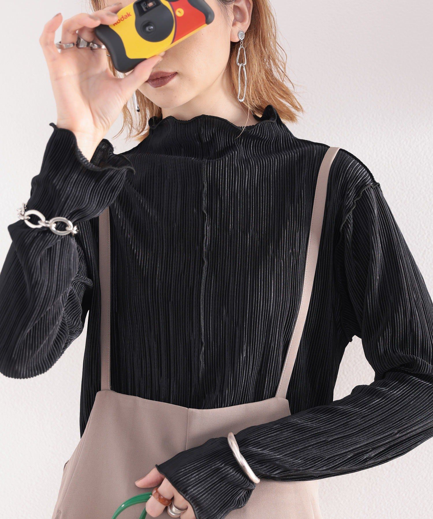 日本 Classical Elf - 光澤感木耳邊薄長袖上衣-酪梨綠