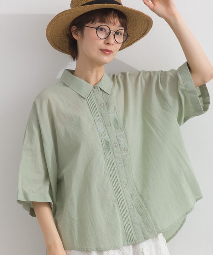 日本 Lupilien - 印度棉 低調植物刺繡短袖襯衫-煙燻綠