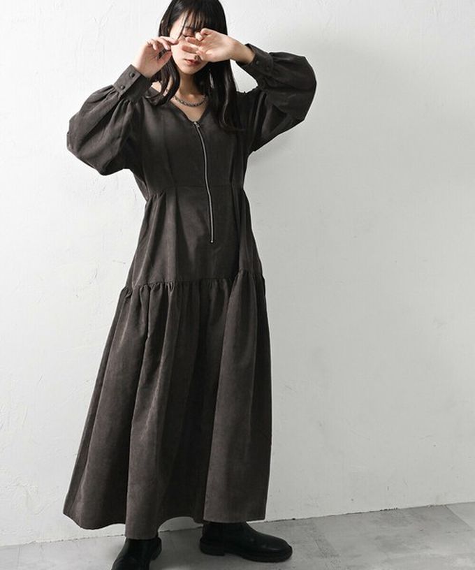 日本 ELENCARE DUE - V領拉鏈桃皮絨優美長袖洋裝-米杏