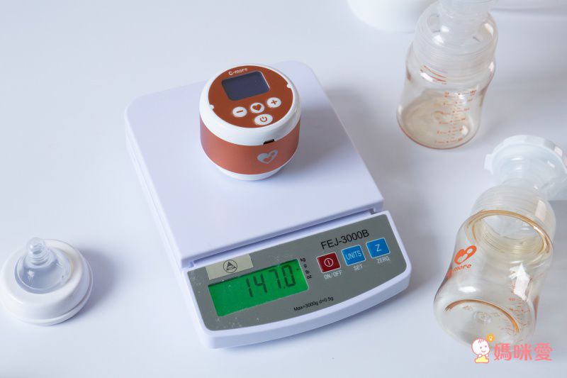 主機只有一個手掌的大小！新貝樂 雙邊電動吸乳器