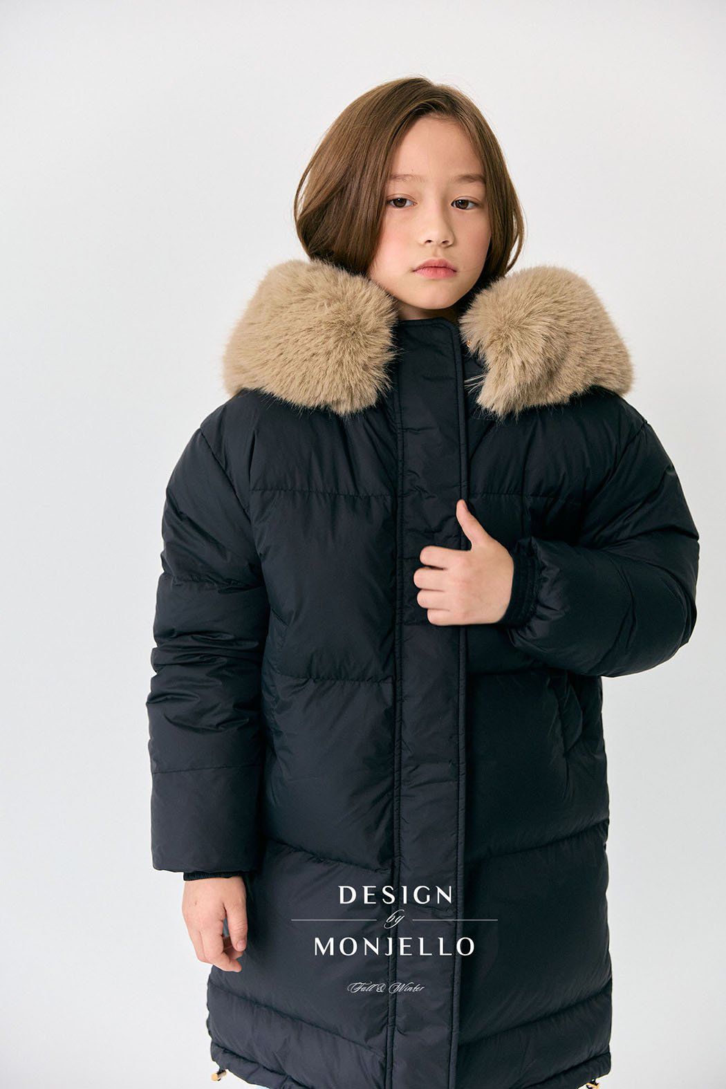 韓國 MONJELLO - (100%鴨絨)雪國來的長版羽絨外套-黑