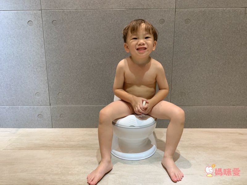 遊戲中學習戒尿布【美國 Nuby】小馬桶符合孩子人體工學！