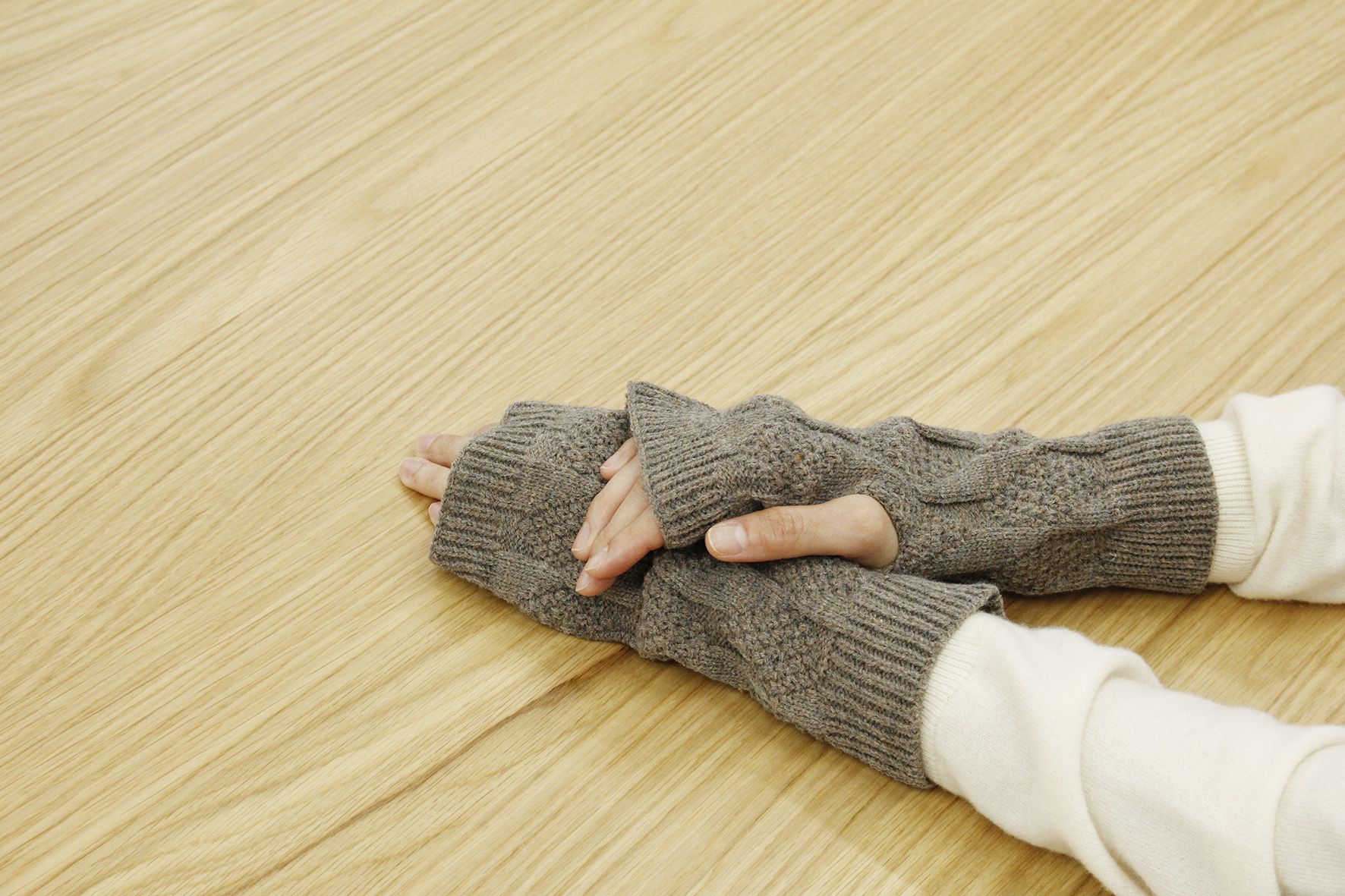 日本 AUBE - 編織紋保暖半截手套-摩卡