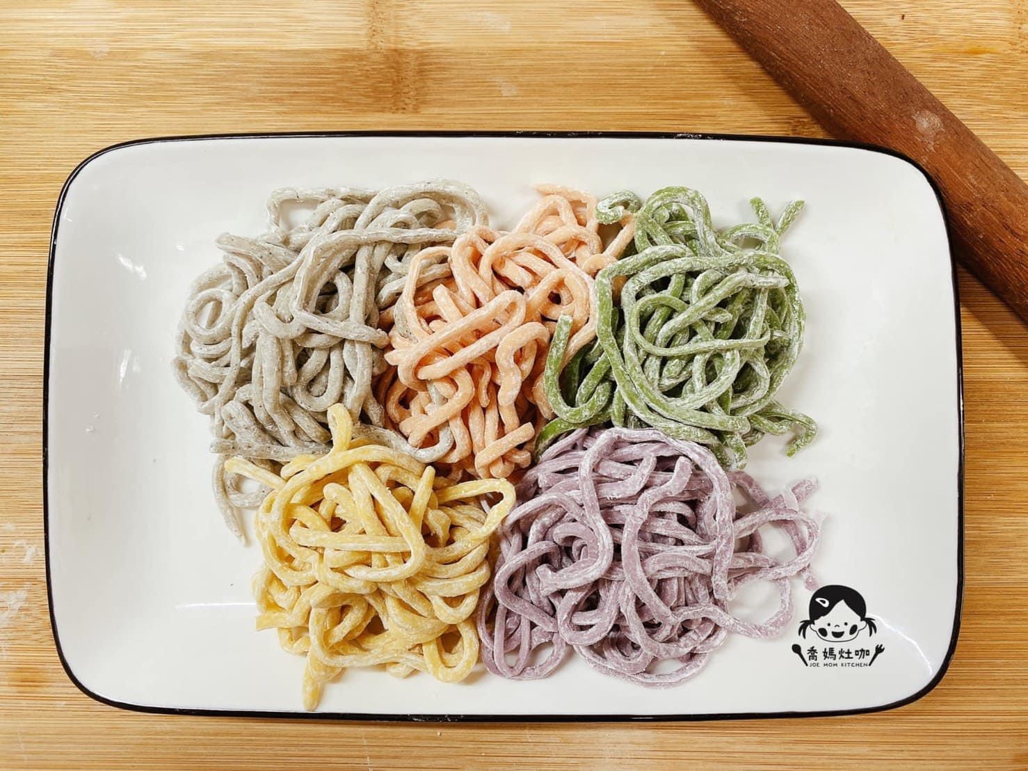 喬媽灶咖 - 優惠組-彩色小水餃*3+一口小餛飩*2+彩色拉麵*1+彩色蝴蝶麵*1+青蔥煎餃*1