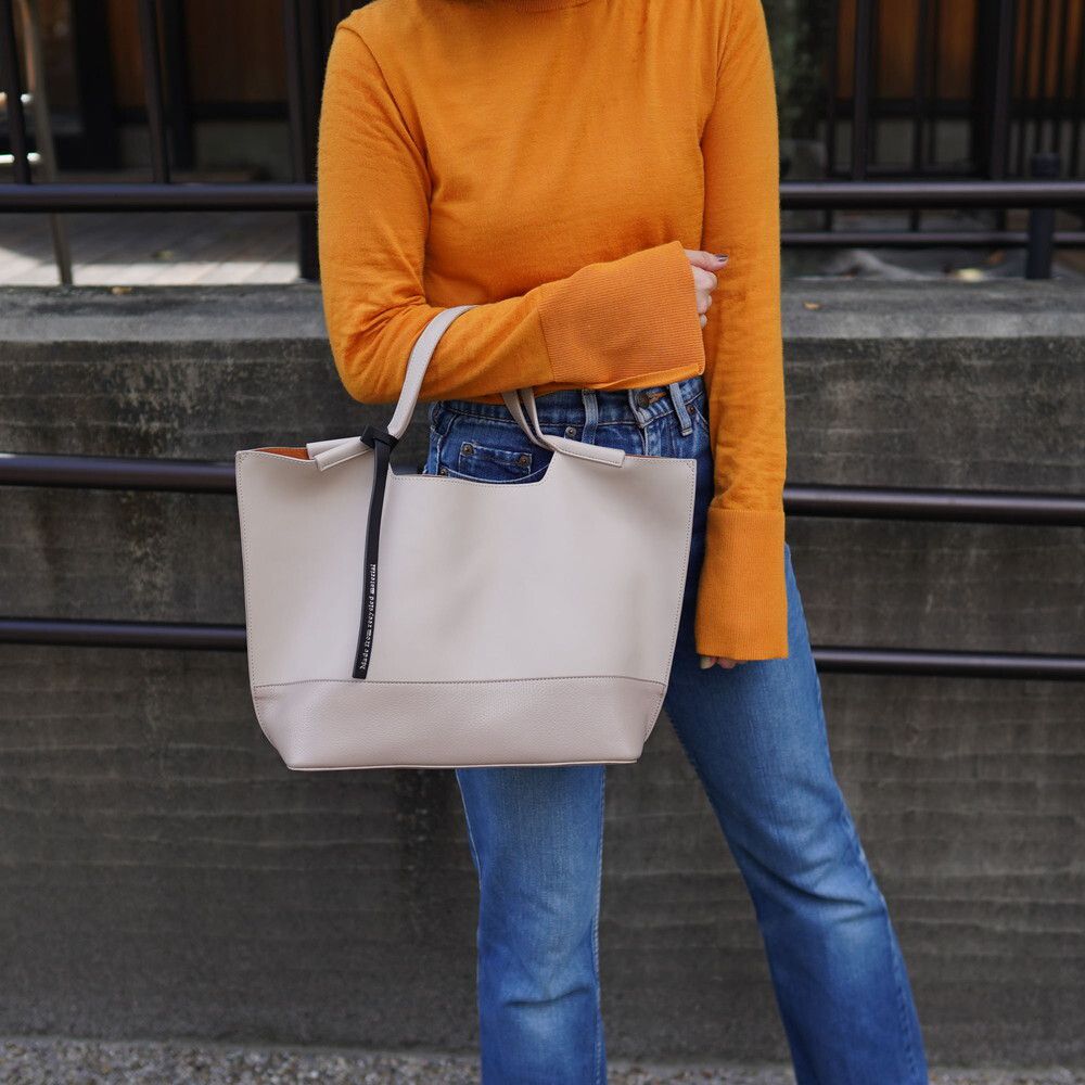 日本 COOCO - 環保材質仿皮俐落造型大容量托特包-淺米杏 (W30*H28*D14cm)