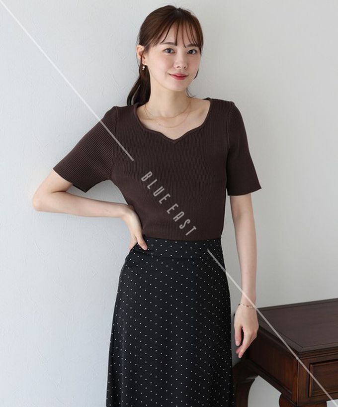 日本 BLUE EAST - 合身羅紋甜美桃心領短袖上衣-黑