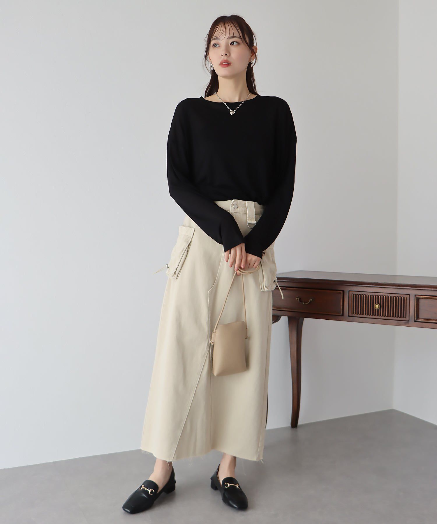 日本 BLUE EAST - 柔軟薄透落肩長袖上衣-粉