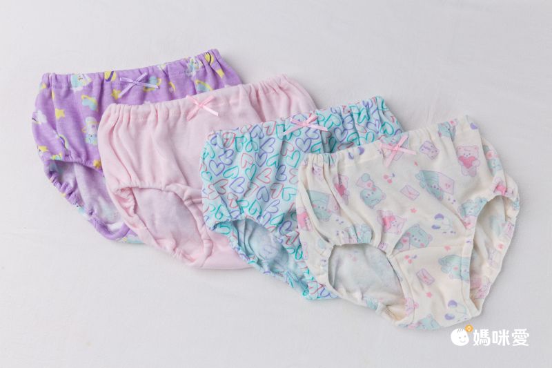 日本西松屋 - 棉混透氣女孩內褲4件組-點點蝴蝶結