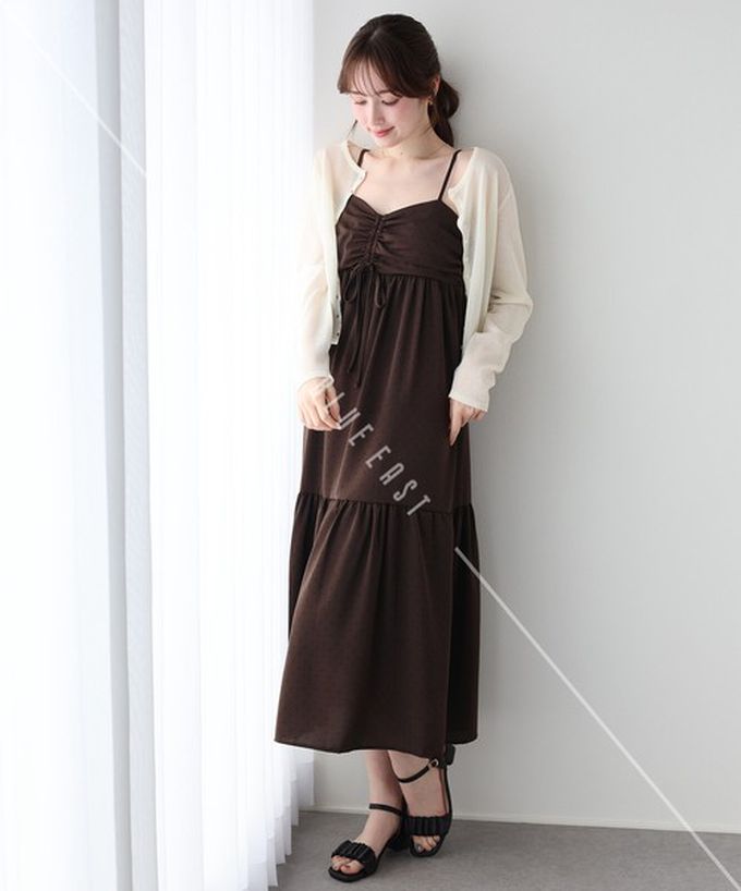 日本 BLUE EAST - 優雅皺摺度假花卉吊帶洋裝-黑 (M)