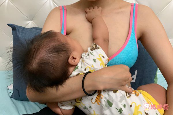 沐伊孕哺 MOOIMOM - 超透氣運動風糖果色交叉哺乳內衣-藍