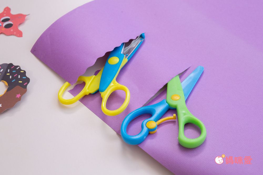 韓國最夯【韓國 ROI BOOKS】閃亮換裝寶石貼、公主彩妝遊戲書