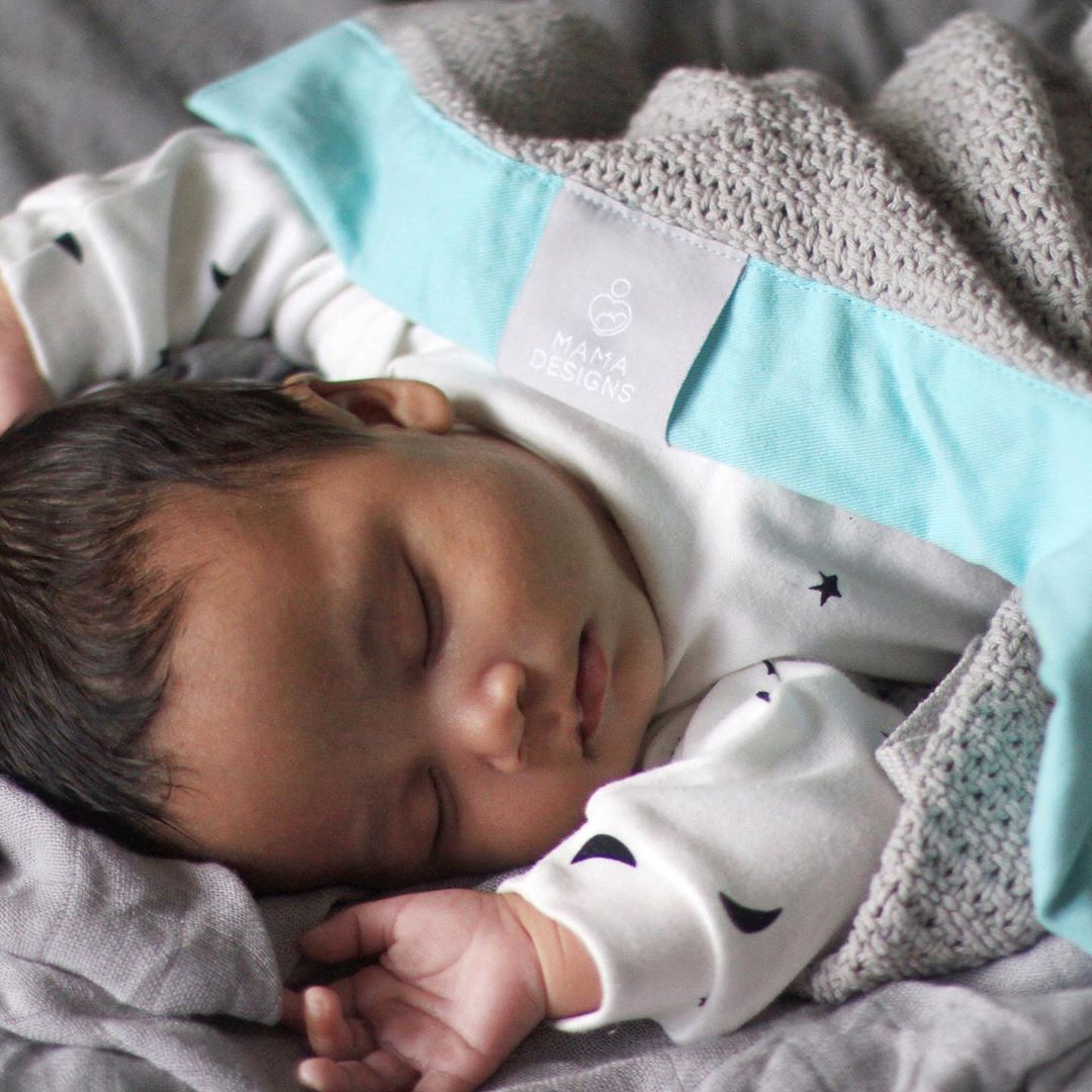 英國 Mama Designs - 100% 棉織透氣洞洞毯-櫻花粉 (S號)-70x90cm