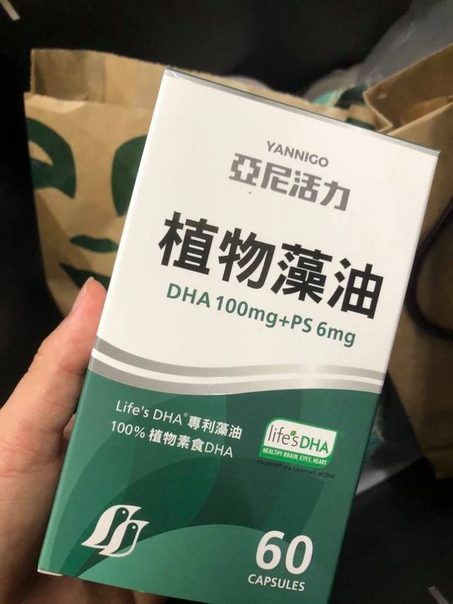 藻油我是吃這盒~亞尼活力的
我是因為其他營養品也都買他們家的
覺得也還不錯，有那種淡淡的海藻味
感覺蠻天然也蠻喜歡的~