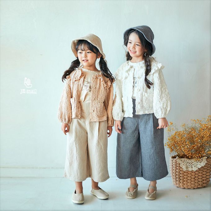 韓國 Jmsnail - 鬆緊腰鈕扣裝飾壓紋長褲-淺卡其