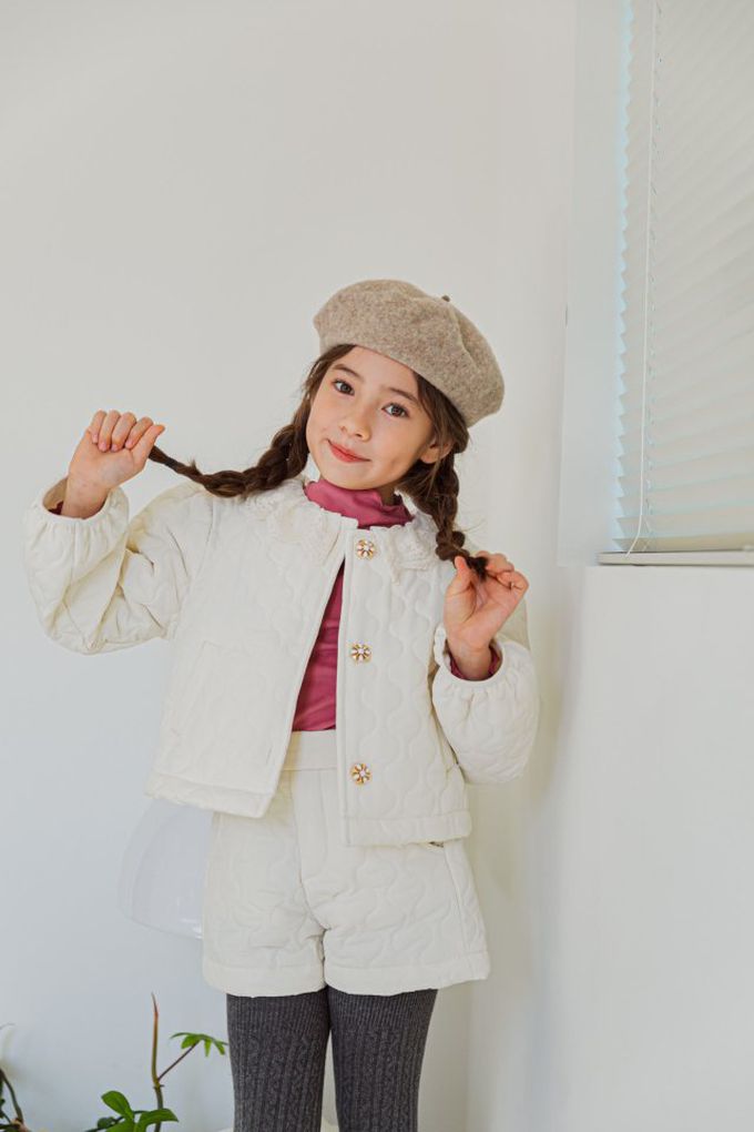 韓國 Berryberry - 高貴圓形壓紋短褲-奶油白