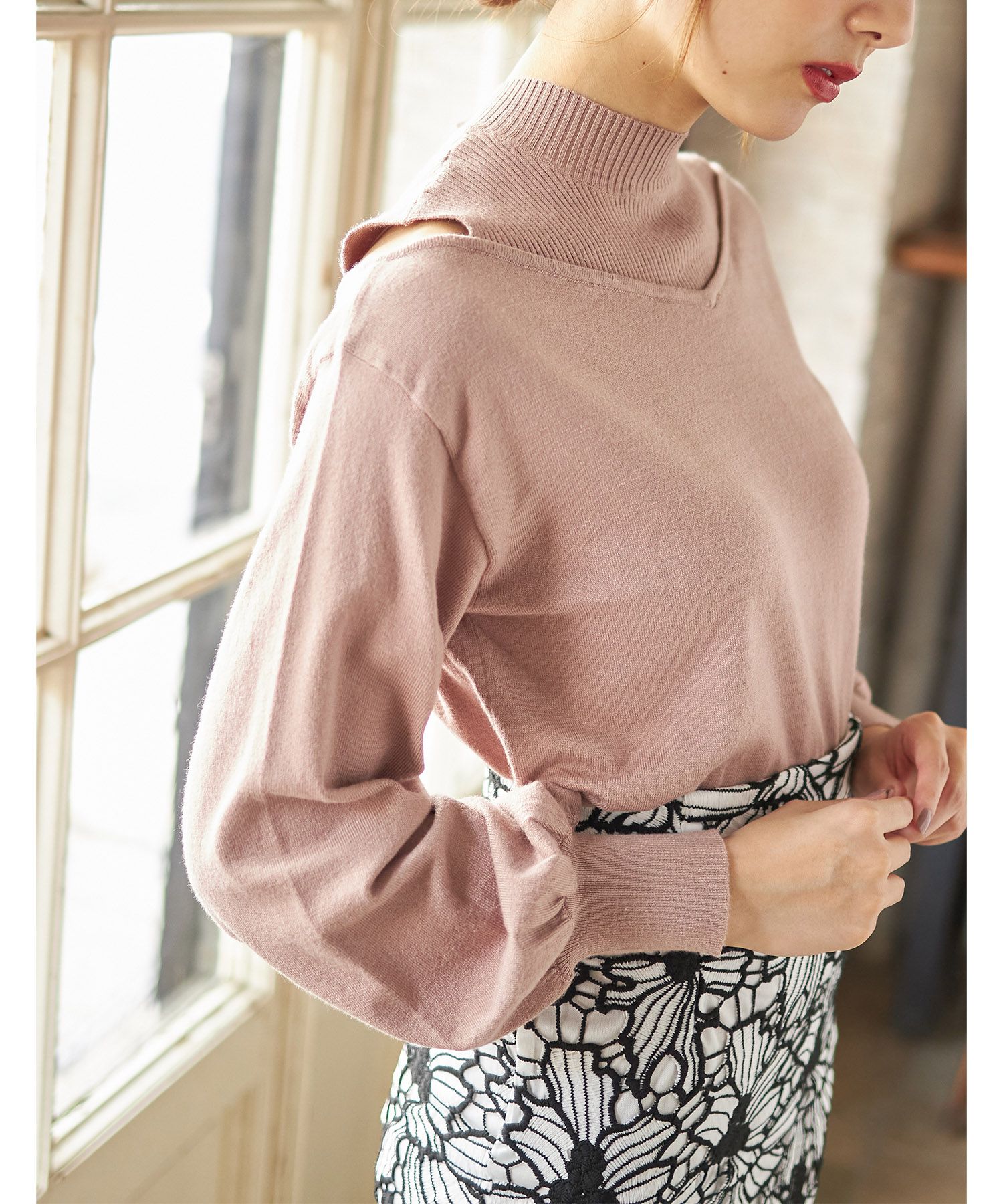 日本 tocco-closet - 美麗蝴蝶扭結針織上衣-淺杏粉