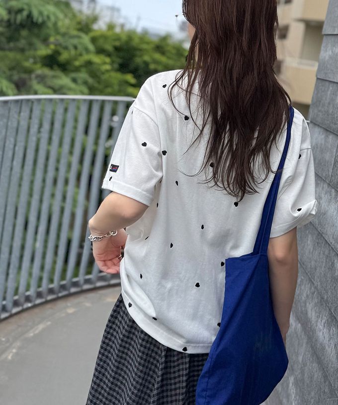 日本 Classical Elf - Java 小巧愛心刺繡短袖上衣-白底x黑