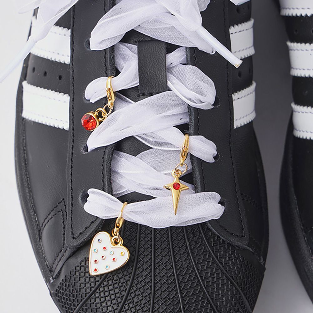 【neverhaveiever】白銀蕾絲鞋帶金色扣飾-月光白少女微笑糖果愛心-11*18*1公分