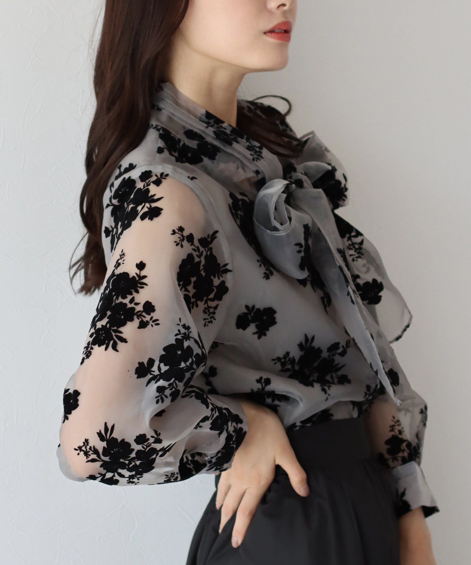 日本 BLUE EAST - 浪漫歐根紗蝴蝶結長袖上衣-黑