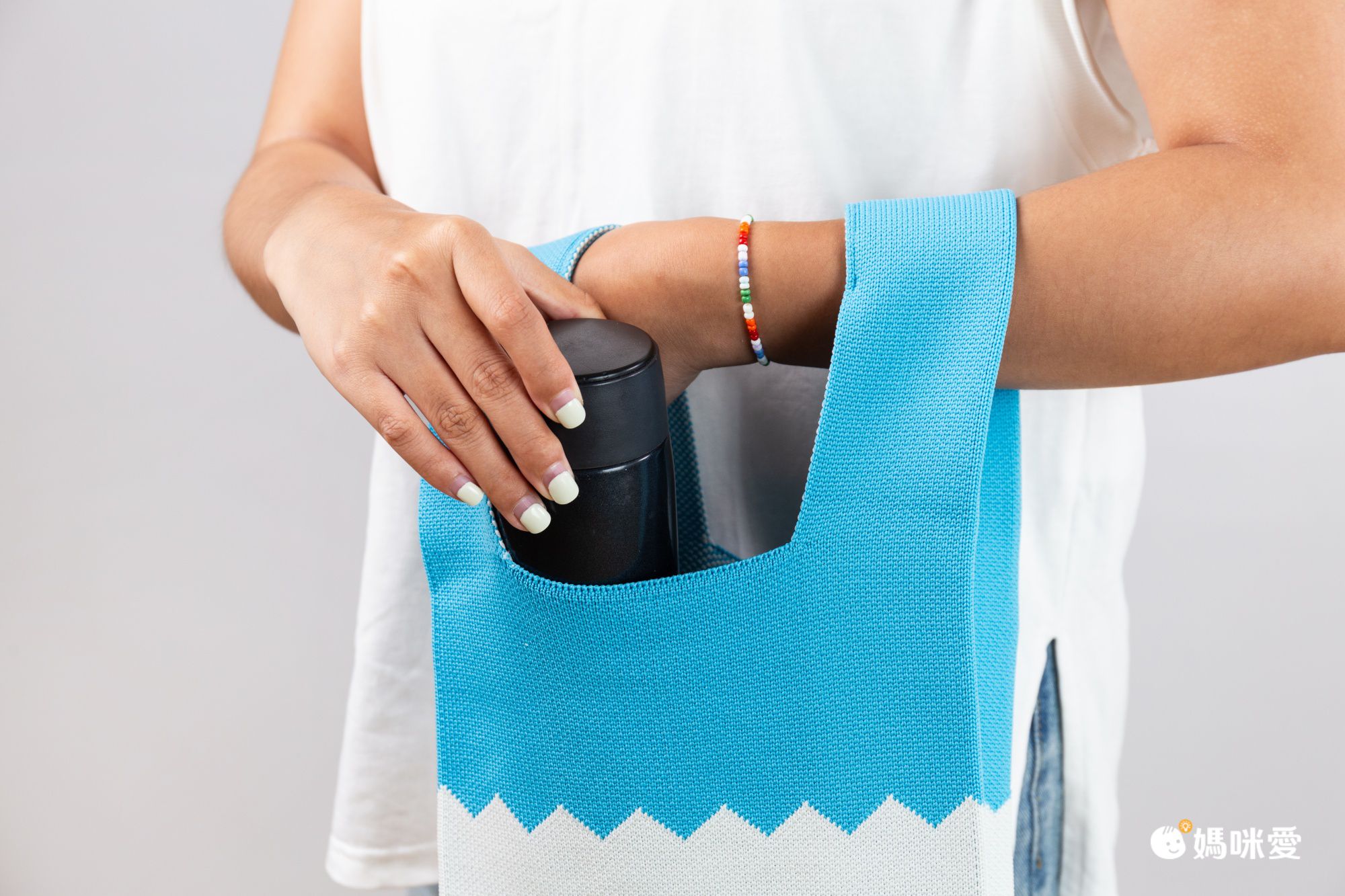 輕便休閒針織手拿包/手提包-黑白條紋-黑+白 (20x35cm)