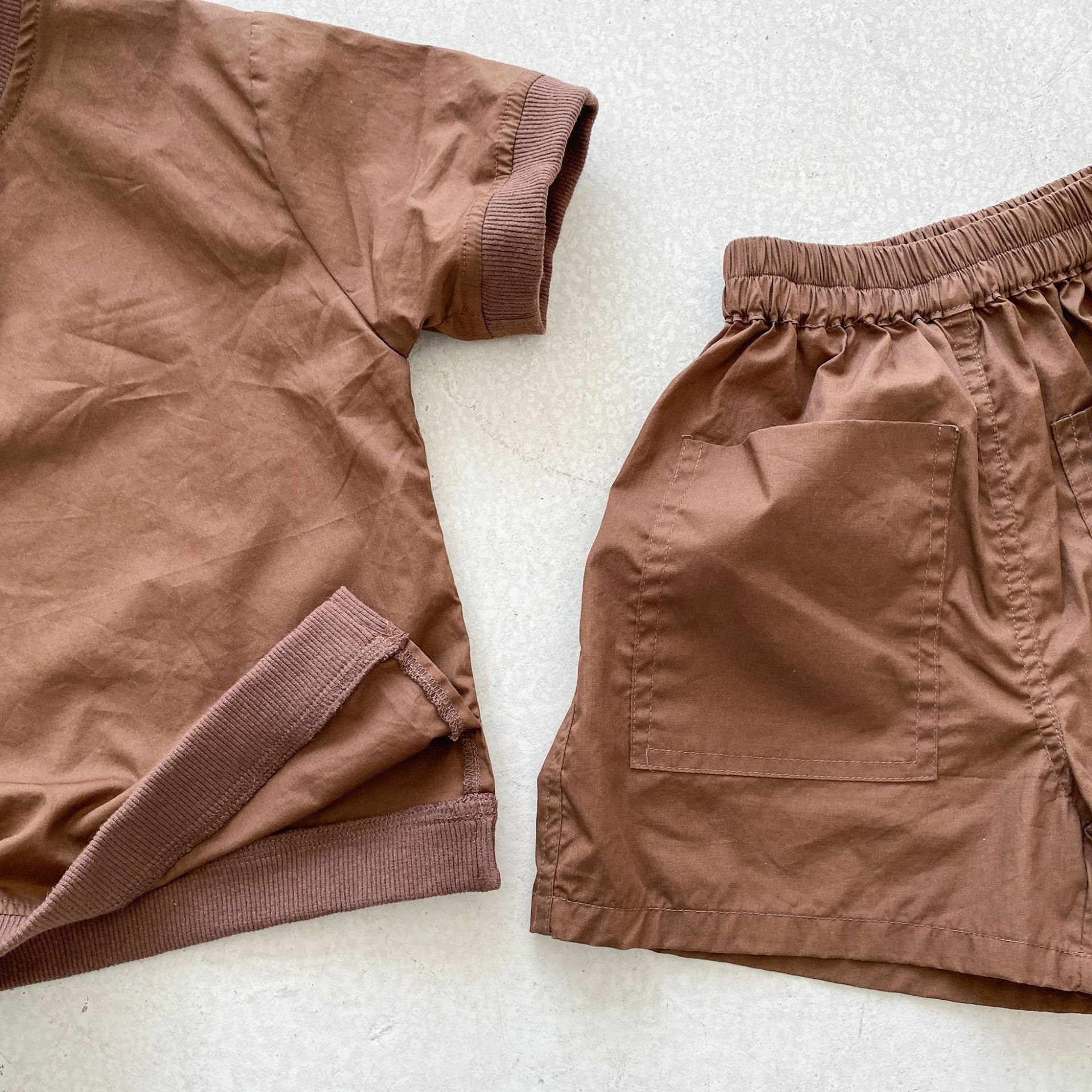 質感素色圓領口袋套裝-咖啡色