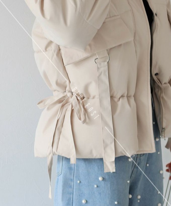 日本 BLUE EAST - 修身甜美側綁帶保暖科技羽絨外套-黑