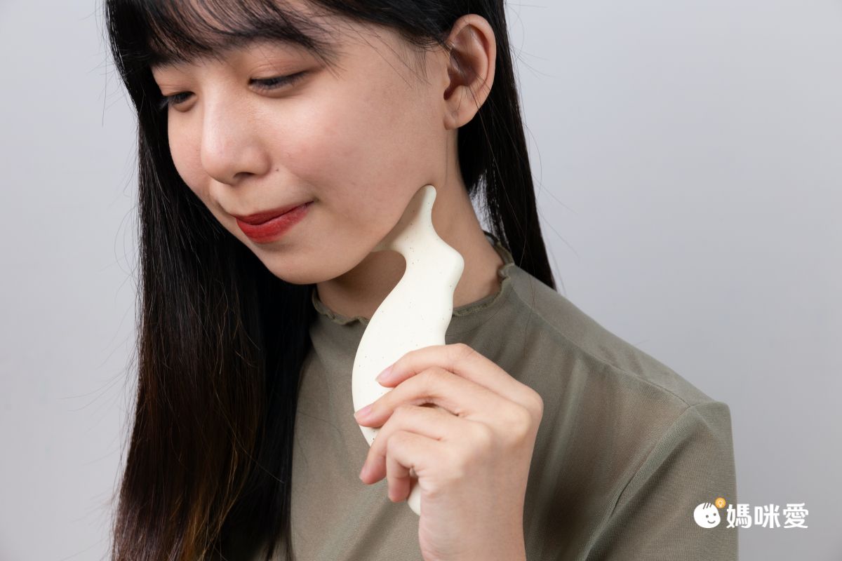 韓國 EDVIEW - 全身適用手工舒壓陶瓷刮痧板-白色海豚-1入-直播專屬