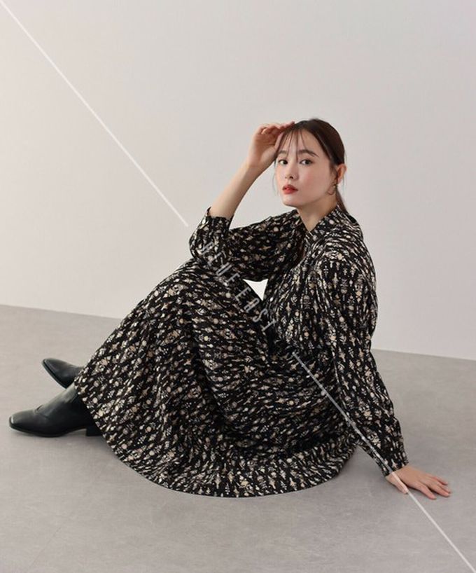 日本 BLUE EAST - [人氣款]簡約抽繩收腰長袖洋裝-浪漫花草-咖啡