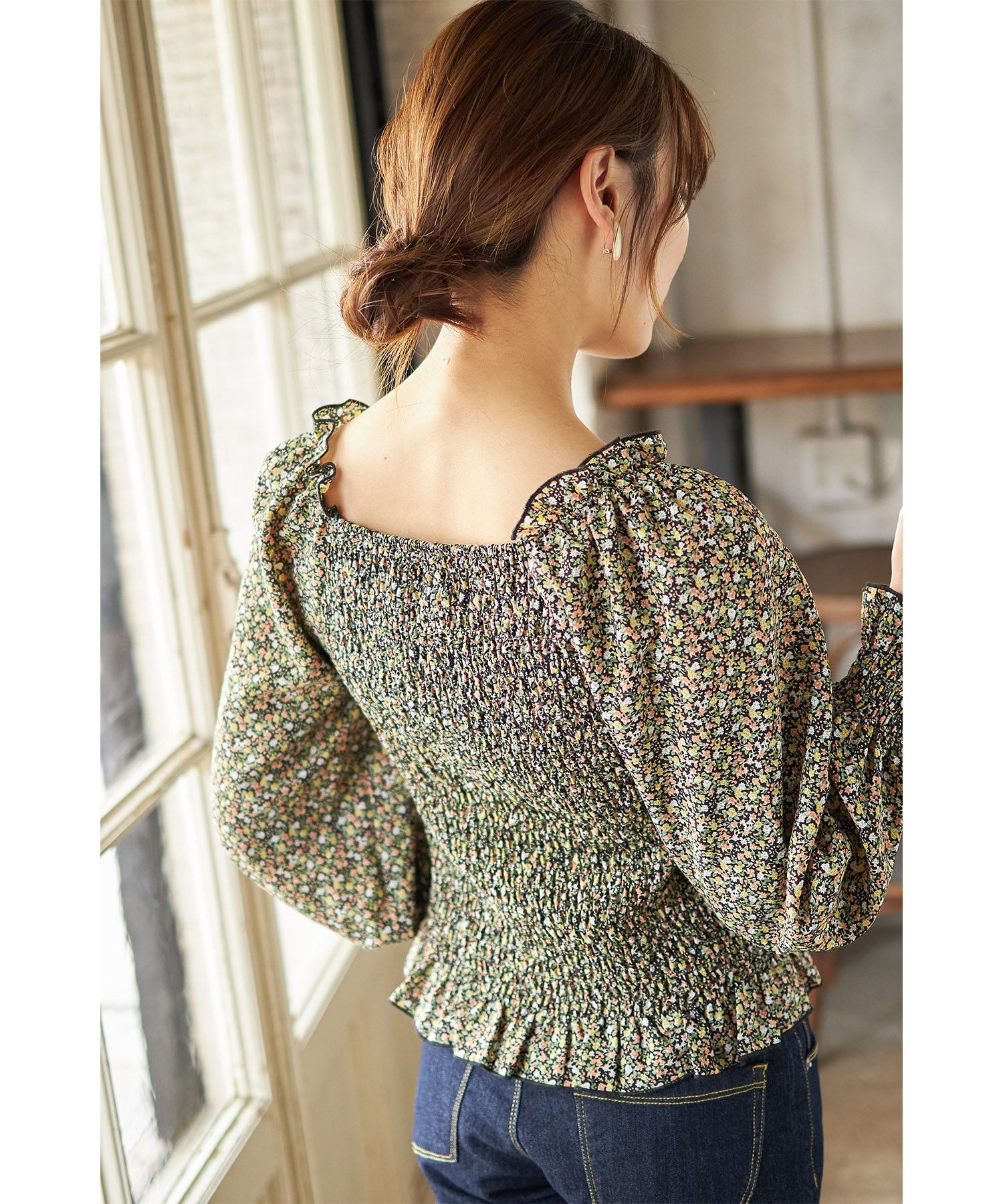 日本 tocco-closet - 歐風碎花方領雪紡上衣-知性黑