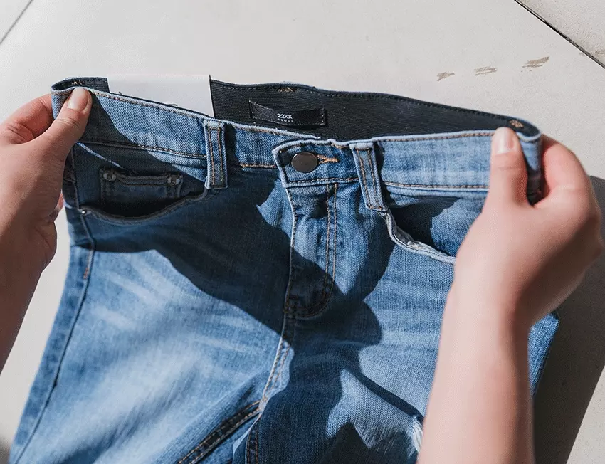 韓國 ENVYLOOK - 超彈力收腰鬆緊刷白窄管牛仔褲-深藍