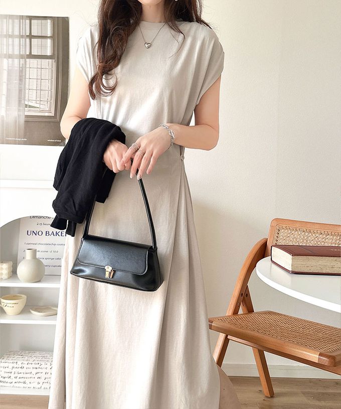 日本 Classical Elf - 顯瘦摺線設計感短袖開叉洋裝-黑