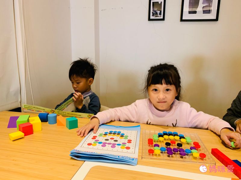 資優數學 - 30種智力遊戲-系列3 動手挑戰版(上)-5份練習單+教具5份