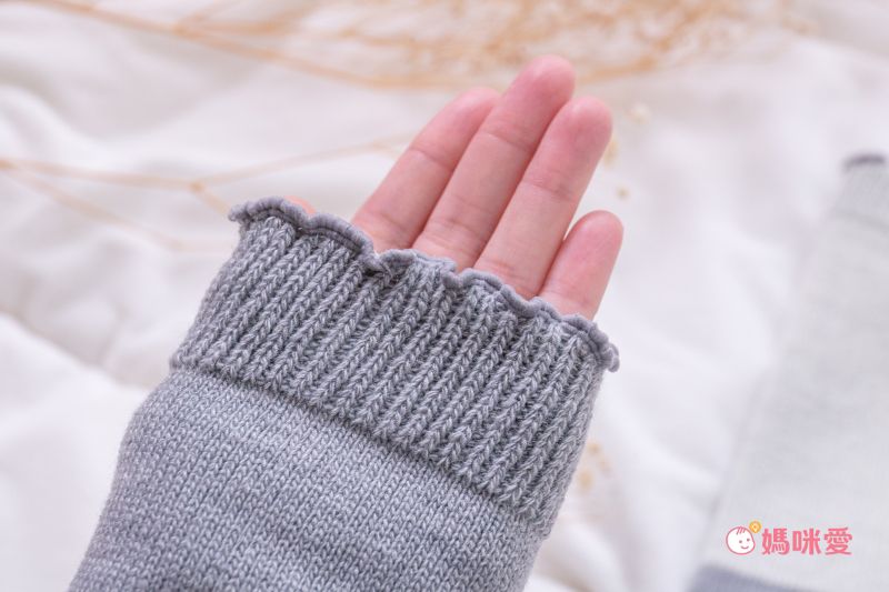 日本女裝代購 - 日本製 半截保暖手套-滾花邊-黑灰 (F)
