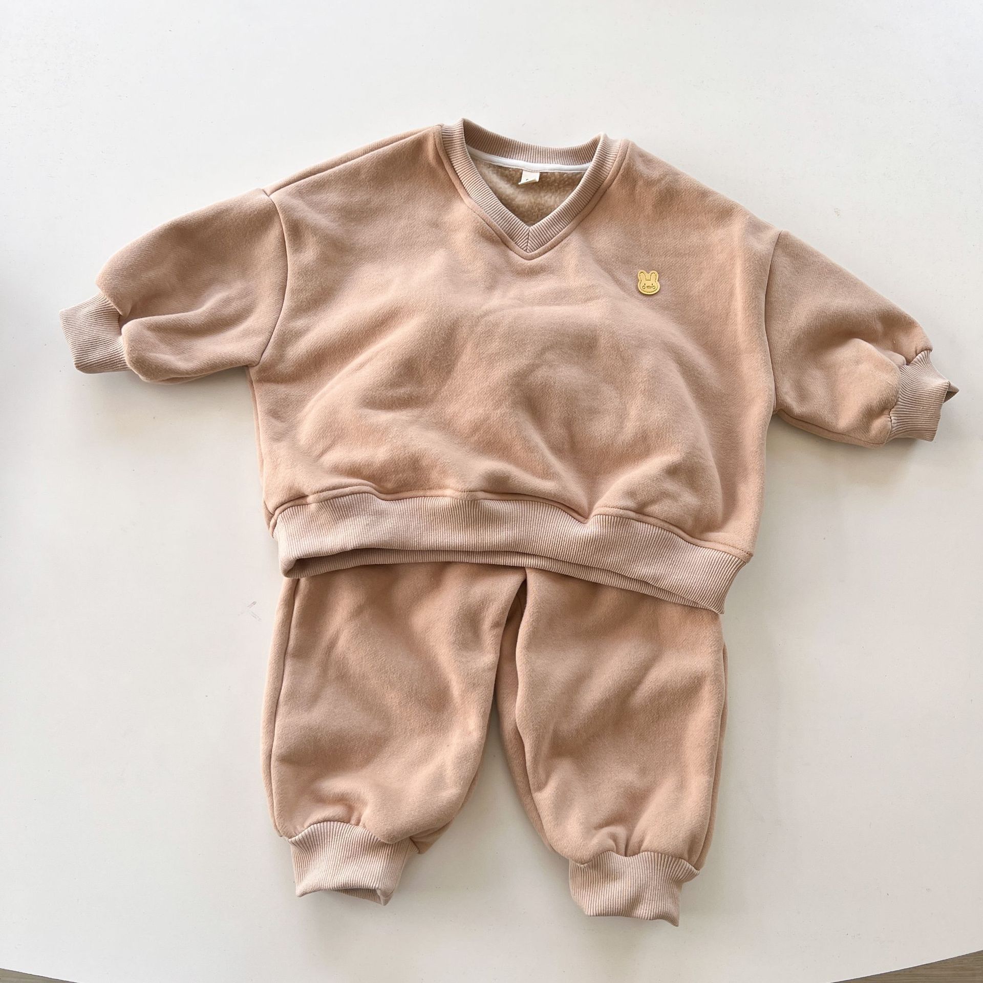 小兔徽章V領加絨長袖套裝-卡其色
