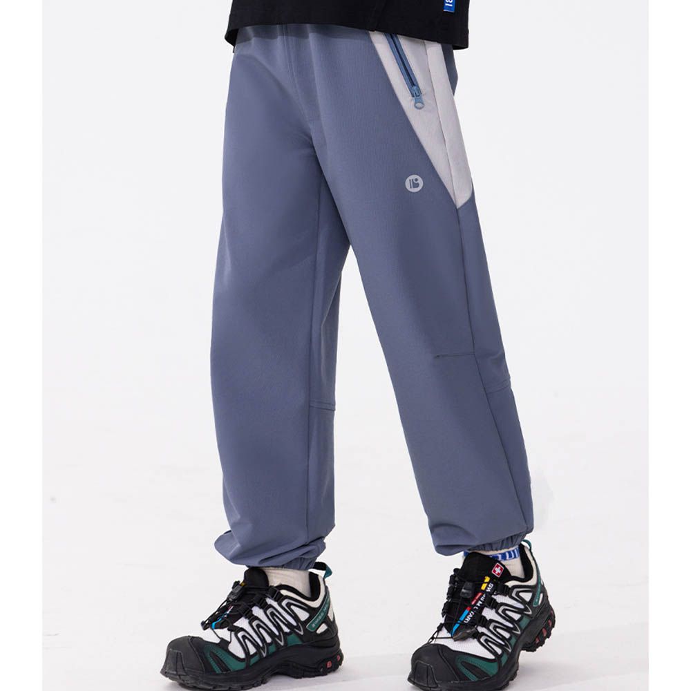 防潑水休閒運動束口長褲-撞色拉鍊口袋-灰藍