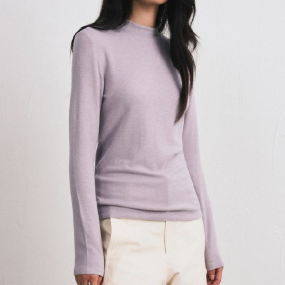 輕絨暖感4.4%羊毛天絲親膚小立領長袖上衣-綿紫