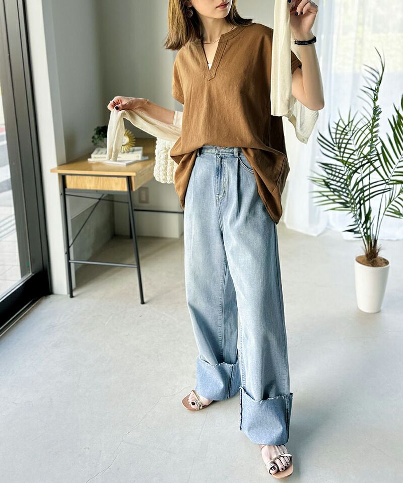 日本 Classical Elf - 2WAY棉麻透氣小V領落肩短T-軍綠