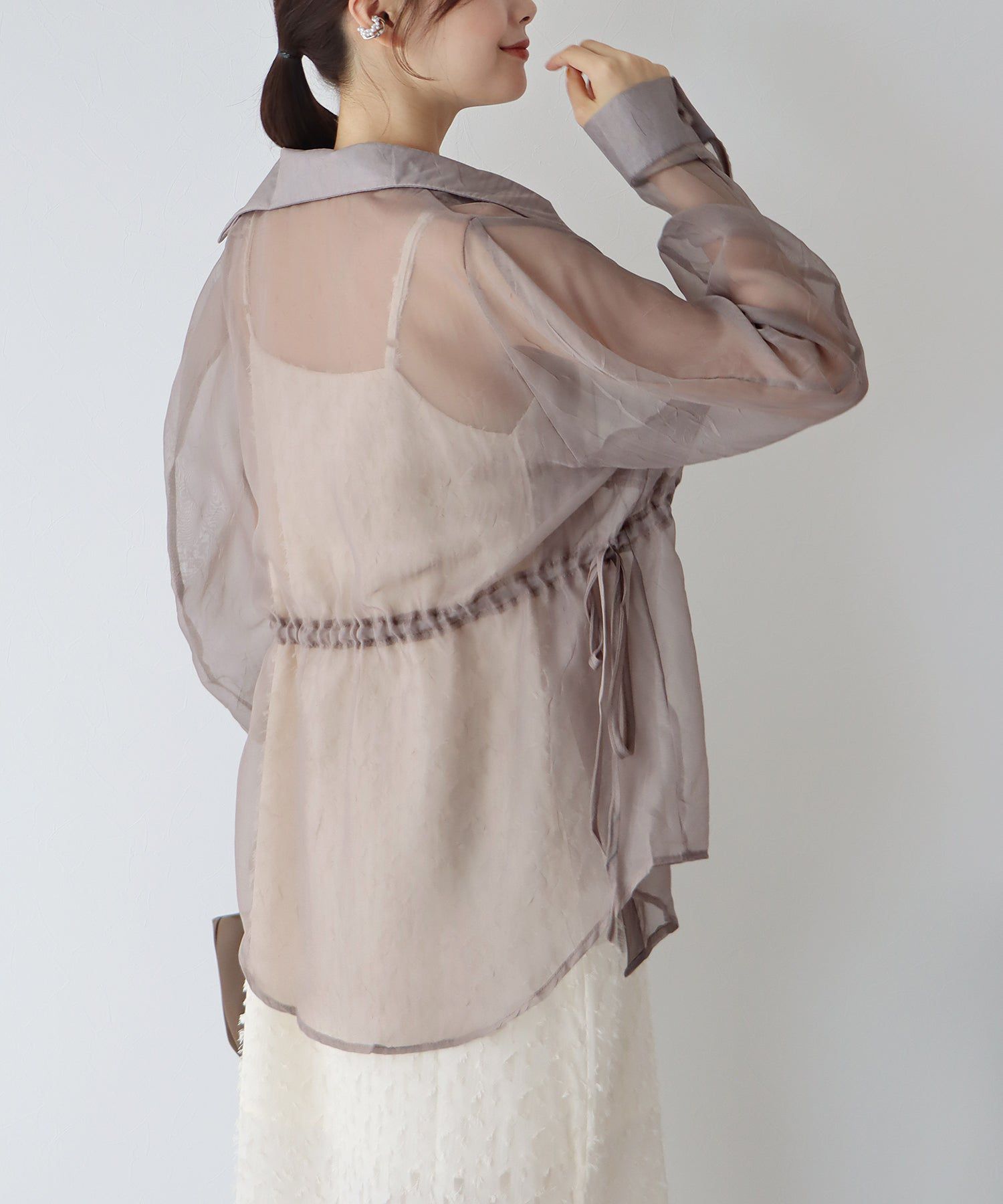 日本 BLUE EAST - 透膚抽繩翻領薄襯衫-米杏