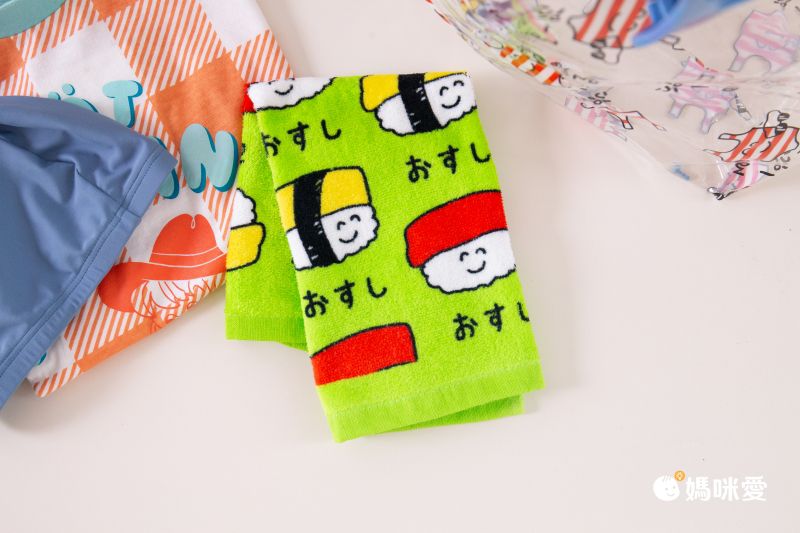 日本 OKUTANI - 童趣插畫小方巾/手帕-鯨魚先生-藍 (20x20cm)