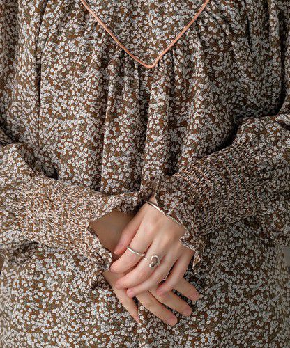 日本 Bou Jeloud - 歐風碎花澎澎袖上衣-氣質黑