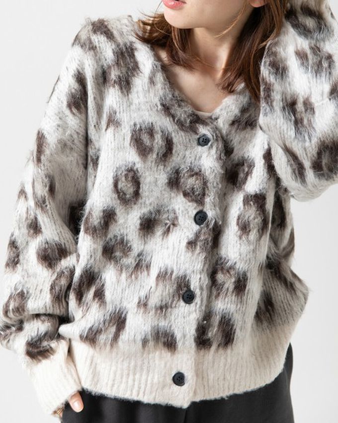 日本 gleam - 馬海毛觸感成熟豹紋V領針織開襟衫-米白