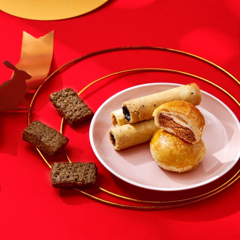 青澤伴手禮專賣店 - 玉兔搗月禮盒-肉鬆餅*2入/醬心蛋捲*6入(花生口味*3入/芝麻口味*3入) / 千金酥-紅烏龍口味*8入