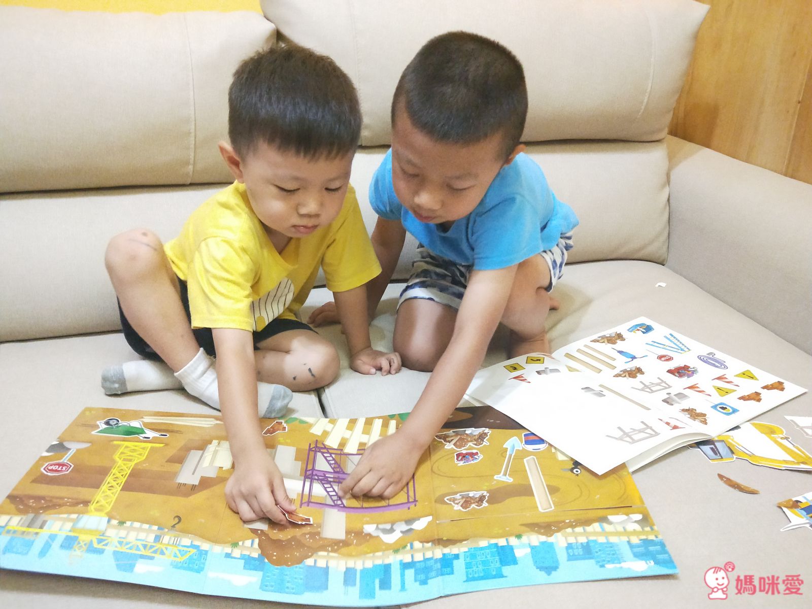 【超級英雄/蜘蛛人 貼紙書】熱愛英雄的男孩不能錯過☞大量貼紙與趣味題型 盡情當個小小英雄