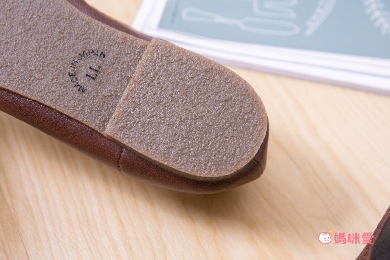 日本女裝代購 - 日本製 仿皮柔軟休閒平底包鞋-深咖啡