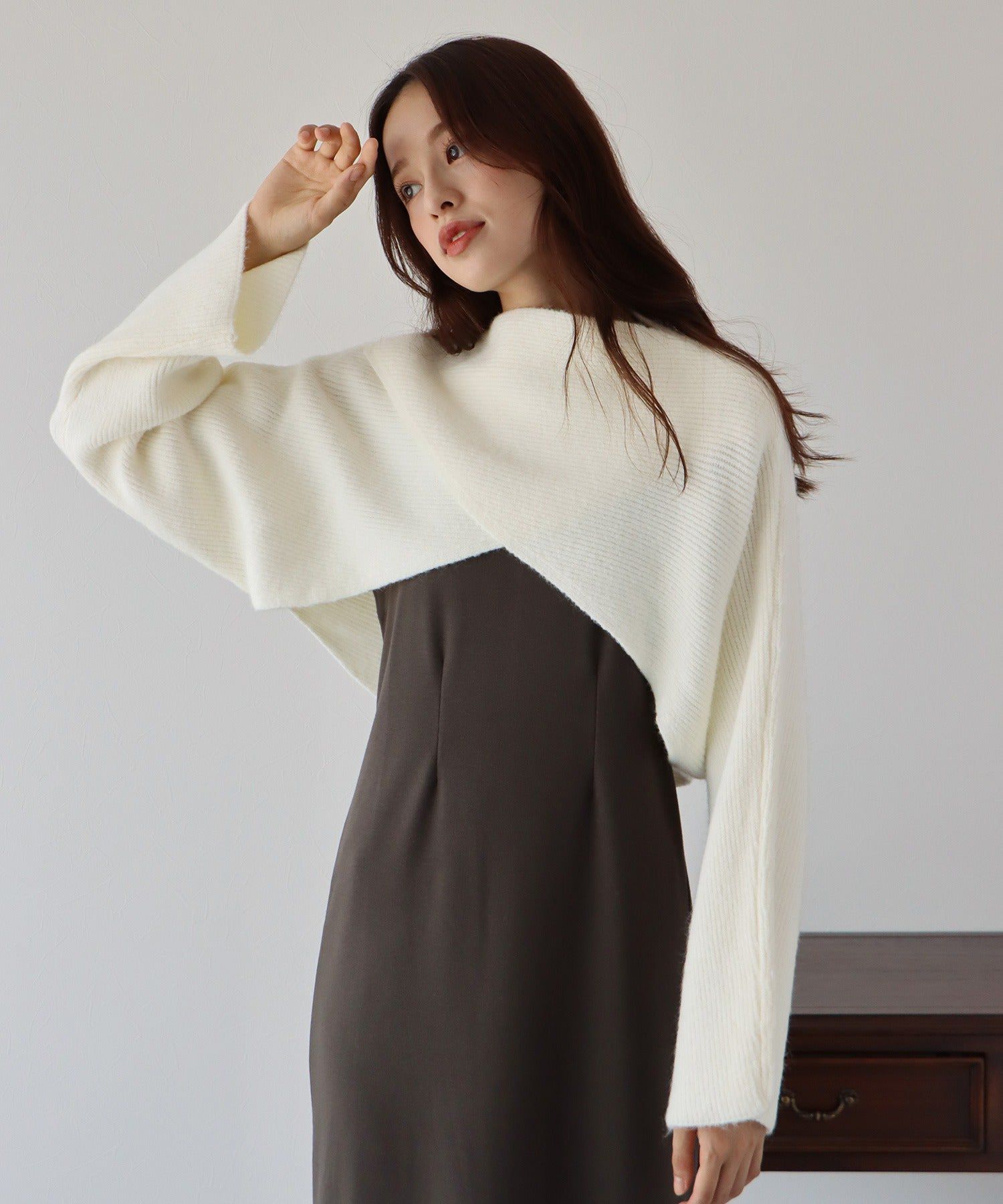 日本 BLUE EAST - 交叉短版針織長袖罩衫-淺灰